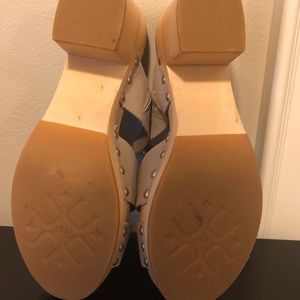 UGG Shoes - UGG clog platform sandals in tan size 10 UGG Shoes - UGG clog platform sandals in tan size 10